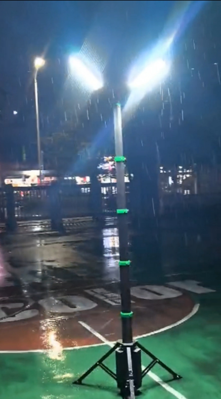 Draagbare telescopische LED-lichtmast met ingebouwde batterij en statief voor evenementen in de buitenlucht 4